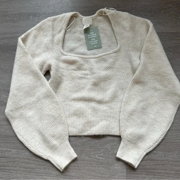 H&M Sweaters - H&M Sweetheart Neckline Sweater M